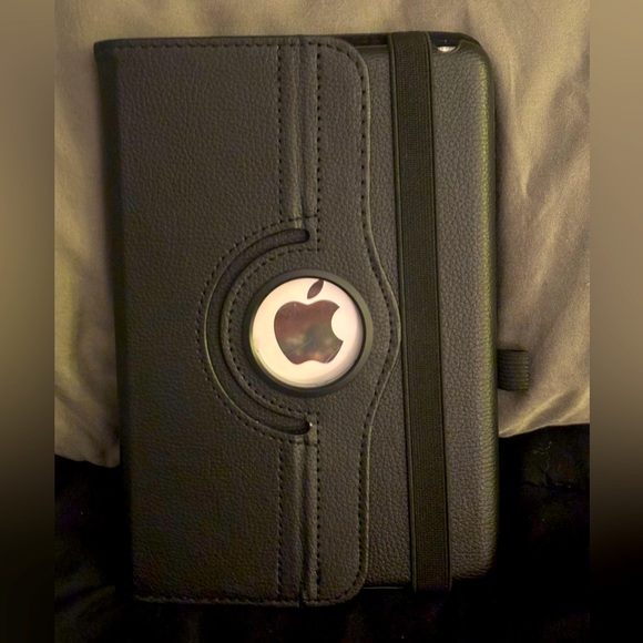 iPad mini with case and protector screen on - Picture 1 of 9